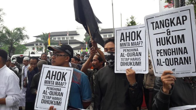 hti demo kecam ahok di bandung