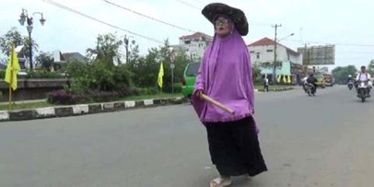 Cerita Mak Gober, sweeping lelaki yang berkeliaran saat Salat Jumat