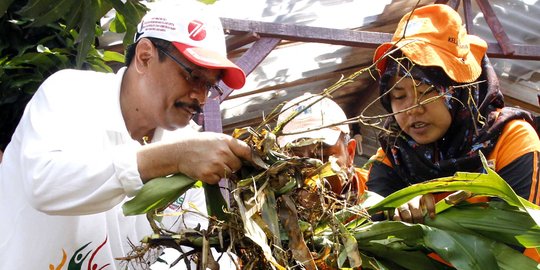 Djarot ajak warga bersihkan sampah di kali