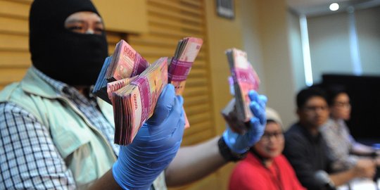 KPK tunjukan uang Rp 70 juta hasil OTT 6 tersangka