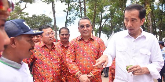 Mendes kenalkan transmigran teladan ke Jokowi di Sail Karimata