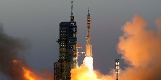 China kirim dua astronaut untuk tinggal sebulan di antariksa