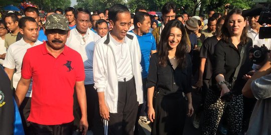 Depan bos Pertamina, Jokowi marah harga BBM di Papua bisa Rp 100.000