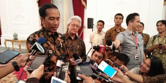 Jokowi tegur Rini Soemarno soal pembangunan pasar Papua