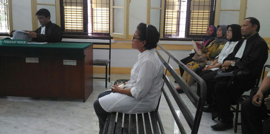 Dituntut 9 tahun 6 bulan bui, staf Magister Manajemen USU menangis