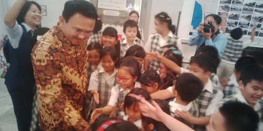 Ratusan anak SD 'geruduk' Ahok di Balai Kota  merdeka.com