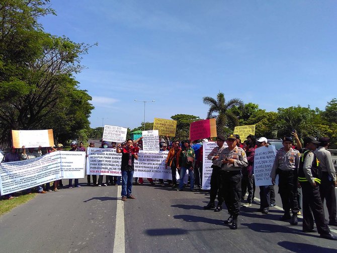 aksi unjuk rasa di tol reformasi