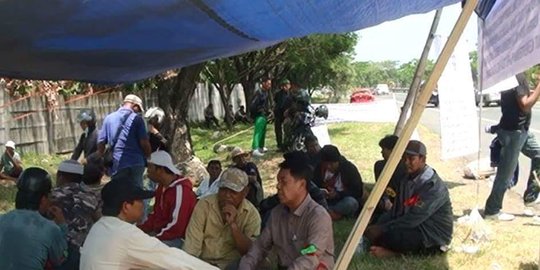 Tuntutan tak didengar KemenPU-Pera, warga Makassar buka tenda di tol