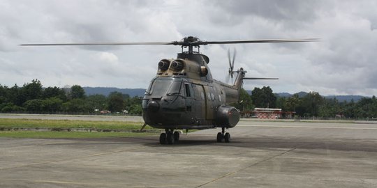 Helikopter TNI melintas rendah, atap rumah terbang dan tembok roboh