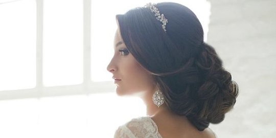 3 Cara jaga tatanan rambut tetap sempurna di hari pernikahan