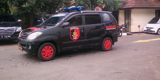Jenazah pelaku penyerangan di Pospol Cikokol dibawa ke IGD RS Polri