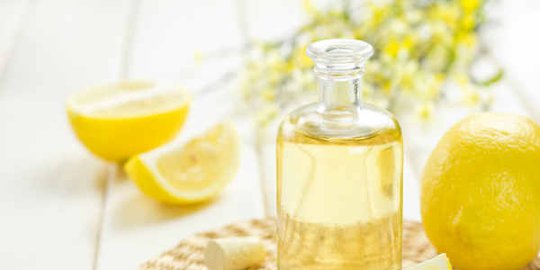 kering dan mengelupas minyak lemon