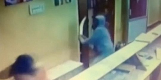 [Video] Ditikam dan disayat 21 kali, perempuan ini masih selamat