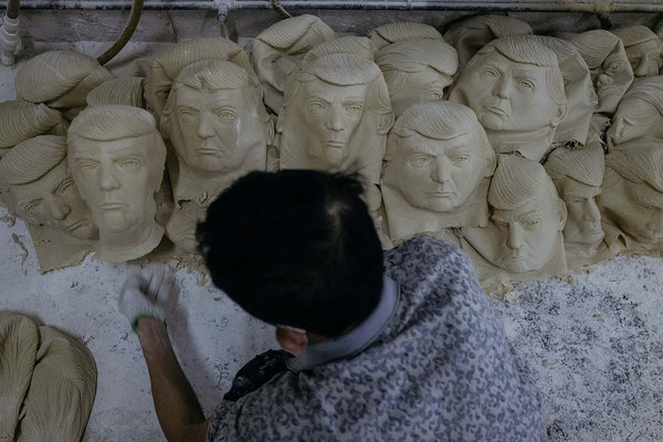 produksi topeng wajah donald trump di shenzhen