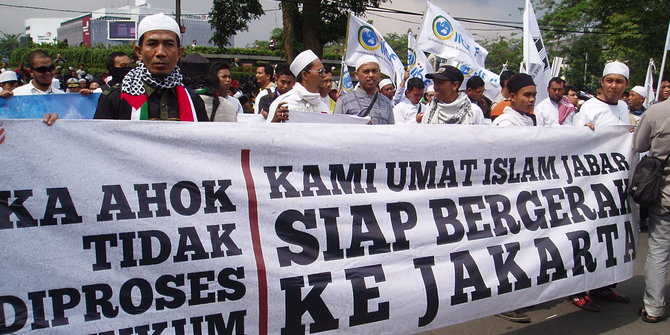 Siap Bunuh Ahok, Aliansi Pergerakan Islam: “Bagi kami ayat suci di atas konstitusi”