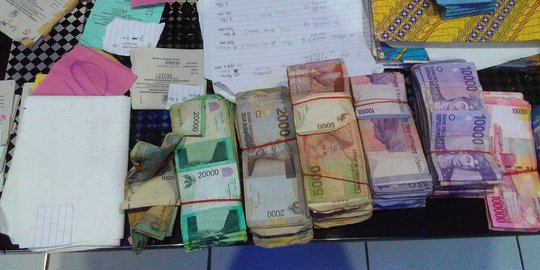 1 PNS dan 5 honorer Dishub tarik pungli di jembatan timbang Maros