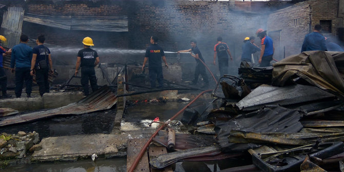 Diduga gara-gara korsleting kipas angin, 4 rumah di Medan hangus