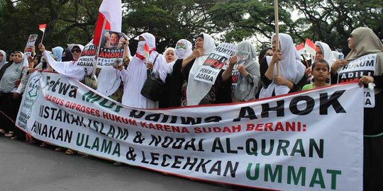 Massa umat Islam di Malang unjuk rasa tuntut Ahok diproses hukum