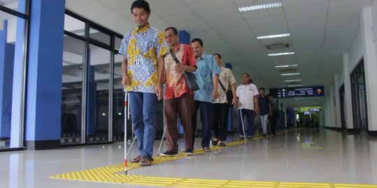 Terminal Tirtonadi Solo dilengkapi jalur khusus tunanetra