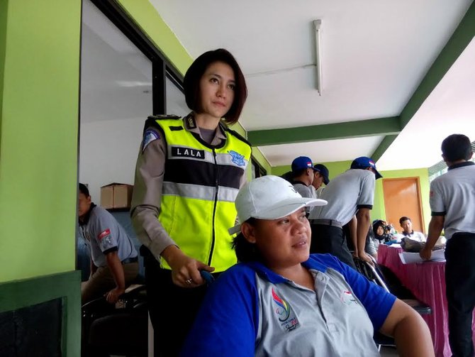polwan cantik di acara disabilitas