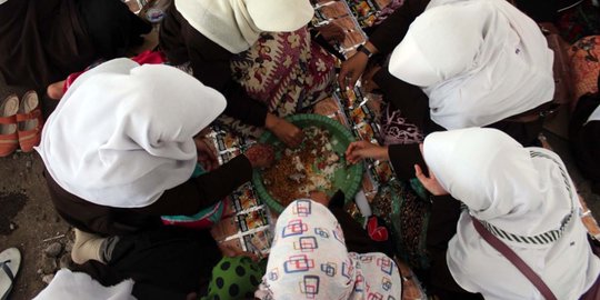 Asyiknya Talaman, tradisi makan bareng ala pesantren