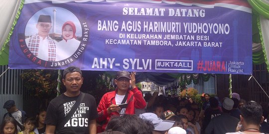 Disambut hangat warga Tambora, Agus Yudhoyono ngaku terharu