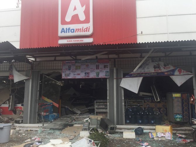 bangunan phd hancur kena ledakan tabung gas