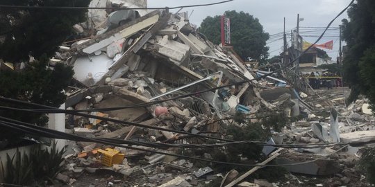 Masih bau gas, polisi belum berani olah TKP gerai PHD yang meledak
