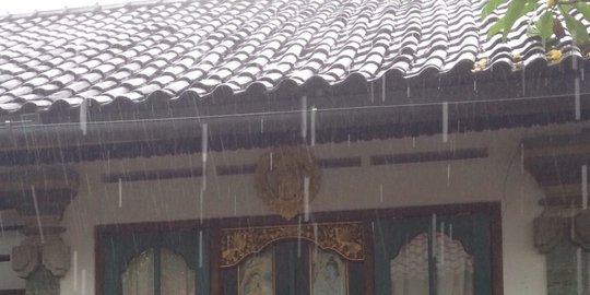 Bangli diguyur hujan es