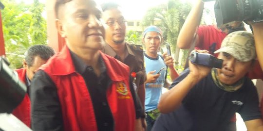 Beda dengan Dahlan, Wisnu bungkam ditanya wartawan di Kejati Jatim