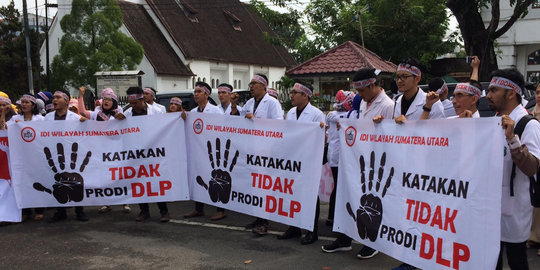Tolak program studi DLP, dokter di Medan turun ke jalan