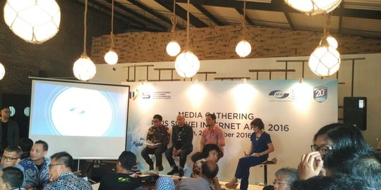 Pengguna internet Indonesia 2016 mencapai 132,7 juta