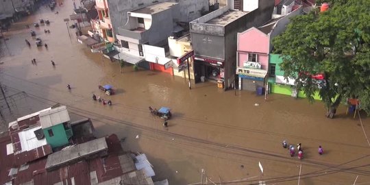 Banjir Bandung, ratusan rumah terendam hingga pagar SMAN 9 jebol