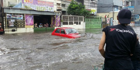 Parahnya banjir di Pasteur dan Saritem, banyak mobil terendam
