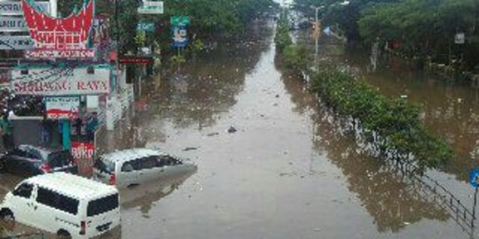 Banjir di Pasteur Bandung disebabkan sedimentasi sampah dan lumpur