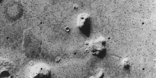 13 Objek aneh di permukaan Mars yang tertangkap kamera!
