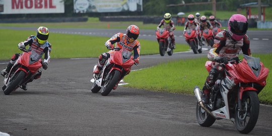 Aksi Marc Marquez latih pembalap muda di Sirkuit Sentul