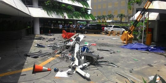 Gondola jatuh dari lantai 23 gedung Intiland, satu tewas