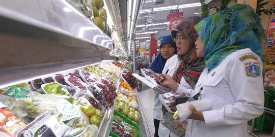 BPOM sidak makanan di Carrefour Kramat Jati