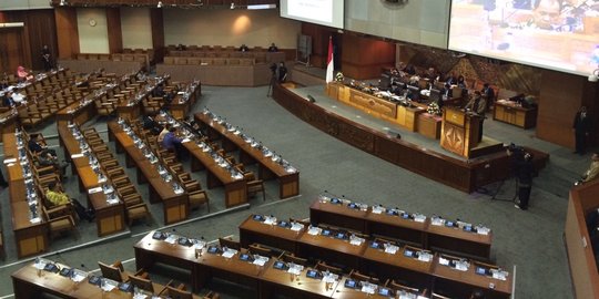 Paripurna pengesahan RUU APBN 2017, ratusan anggota DPR absen
