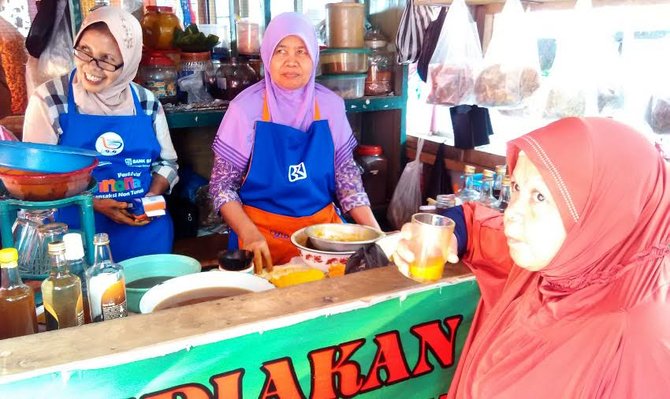 transaksi belanja di pasar manis pakai brizzi dari bri