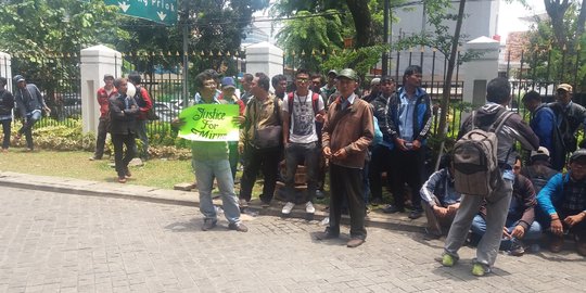 Tuntut keadilan buat Mirna, ratusan pegawai Darmawan serbu PN Jakpus