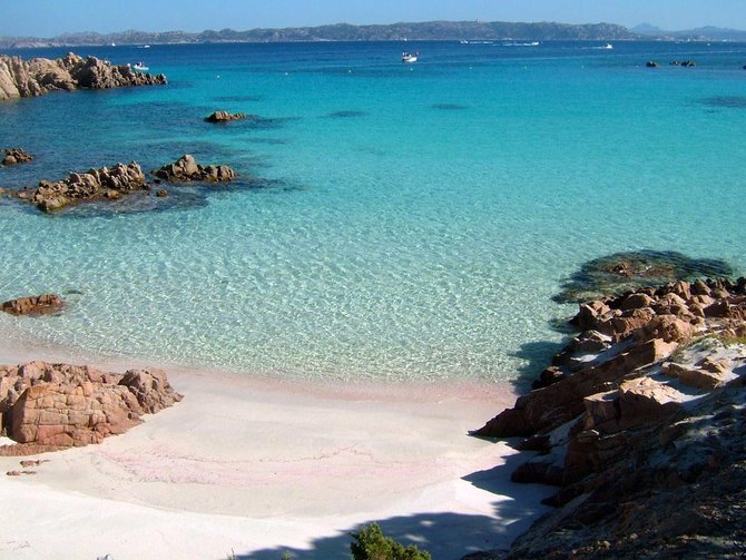 spiaggia rosa budelli italia