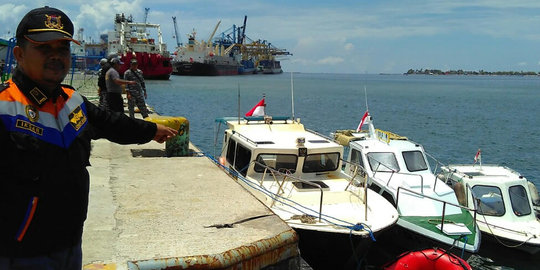 Tim SAR gabungan cari warga yang jatuh di Pelabuhan Makassar