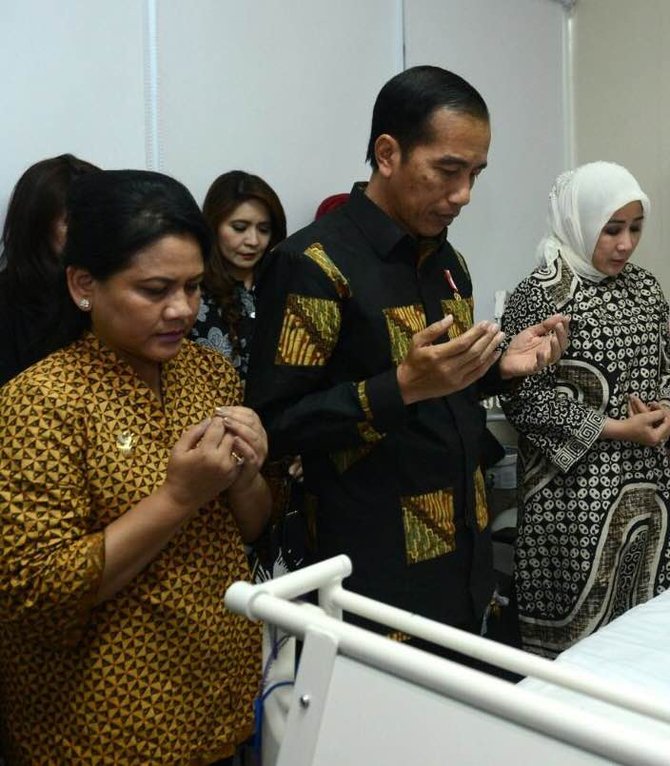 jokowi melayat ayah kapolri tito karnavian