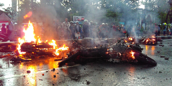 Demo mahasiswa di Makassar ricuh, 6 sepeda motor polisi 