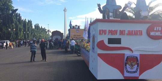 Mobil hias Agus-Sylviana sajikan pertunjukan musik tradisional