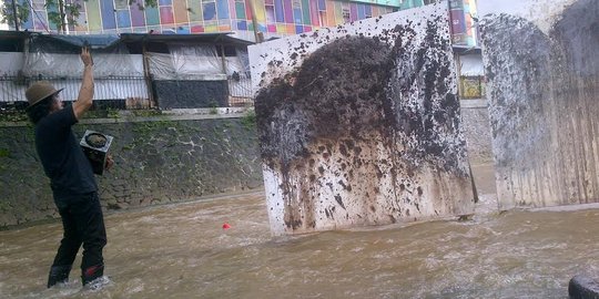 Cara seniman tumpahkan kesedihan soal banjir Bandung