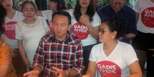 Deklarasi relawan, Ahok jadi rebutan para 'Gadis'