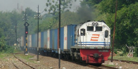 Ada kereta barang anjlok, jadwal Jakarta-Jawa & sebaliknya tertunda